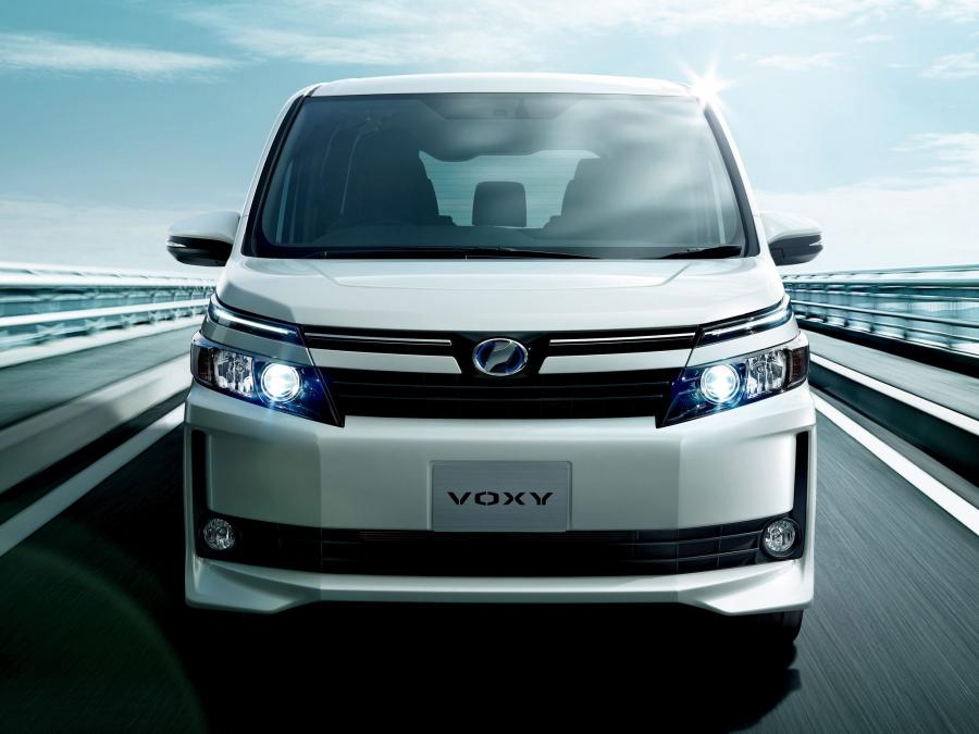  Toyota Voxy V 2014 года  (фото 2 из 3)